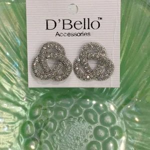 🦋NWT Too Awesome Crystal /Silver Lightweight Pierced Style Earrings Must Have🦋